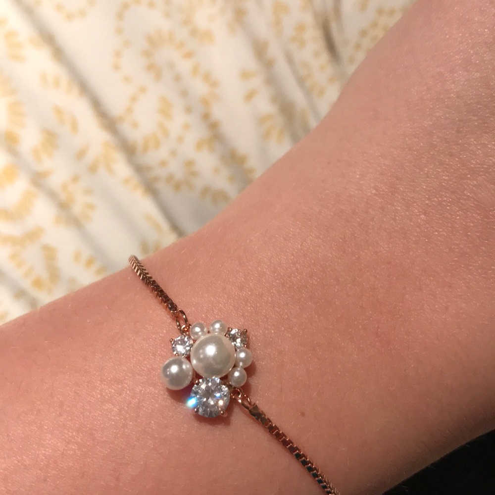NWOT faux pearl faux diamond cluster bracelet